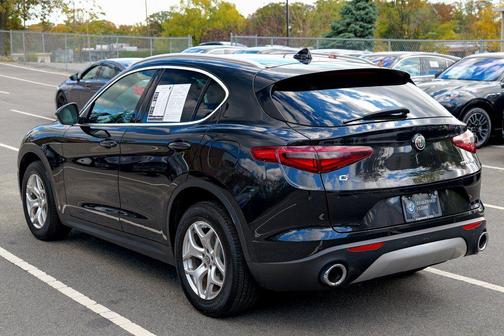 2021 Alfa Romeo Stelvio Base