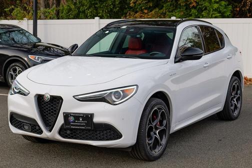 2023 Alfa Romeo Stelvio Veloce AWD