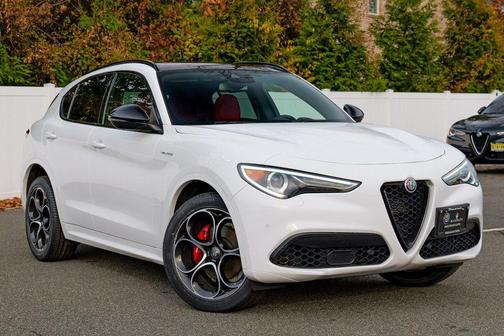 2023 Alfa Romeo Stelvio Veloce AWD