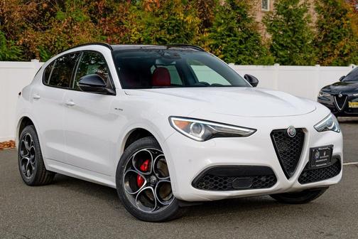 2023 Alfa Romeo Stelvio Veloce AWD