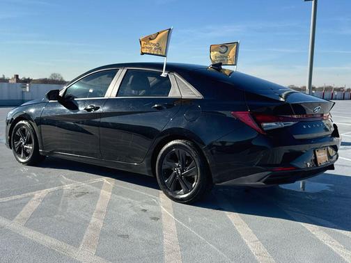 2021 Hyundai ELANTRA SEL