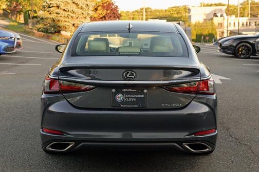 2022 Lexus ES 350 Base