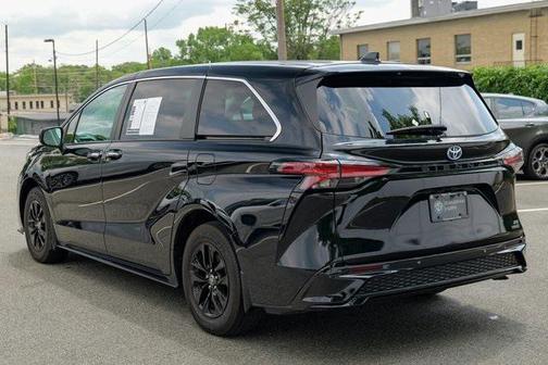 2022 Toyota Sienna XLE 7 Passenger