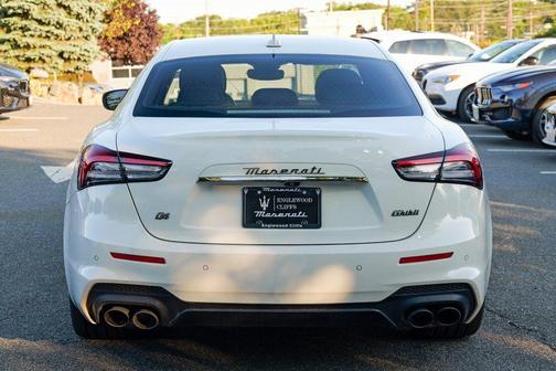 2022 Maserati Ghibli Modena Q4