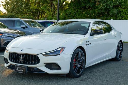 2022 Maserati Ghibli Modena Q4