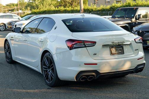 2022 Maserati Ghibli Modena Q4