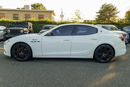 2022 Maserati Ghibli Modena Q4