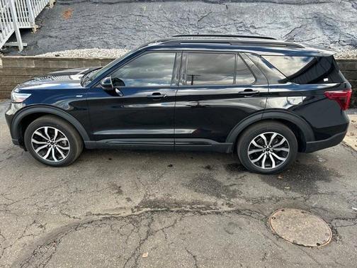 2022 Ford Explorer ST-Line
