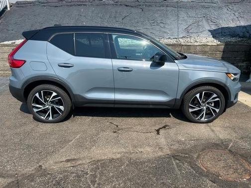 2020 Volvo XC40 T5 R-Design