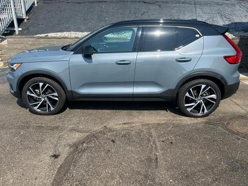 2020 Volvo XC40 T5 R-Design