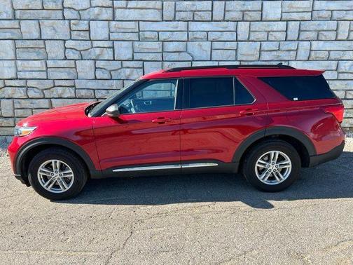 Rapid Red Metallic Tinted Clearcoat 2023 Ford Explorer XLT