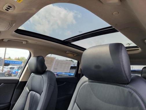 Ceramic Pearl Metallic Tinted Clearcoat 2023 Lincoln Nautilus Reserve