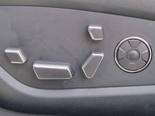Ceramic Pearl Metallic Tinted Clearcoat 2023 Lincoln Nautilus Reserve