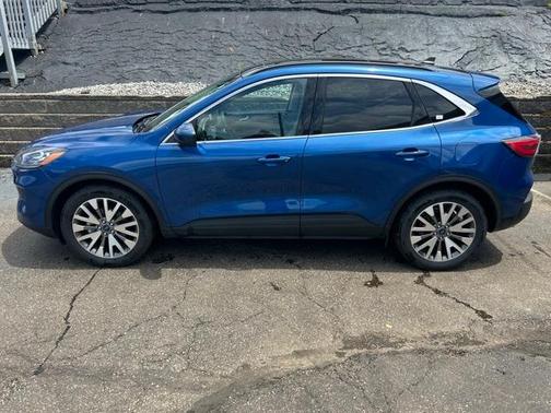 2022 Ford Escape Titanium Hybrid