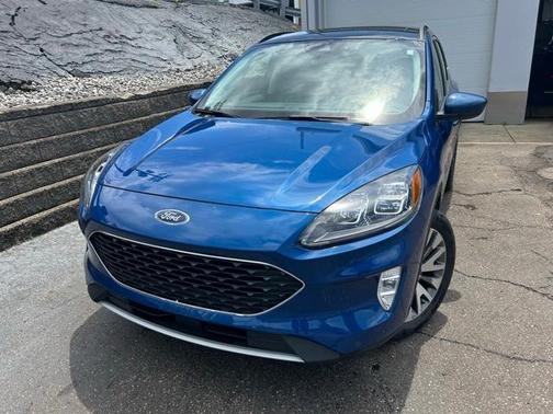 2022 Ford Escape Titanium Hybrid