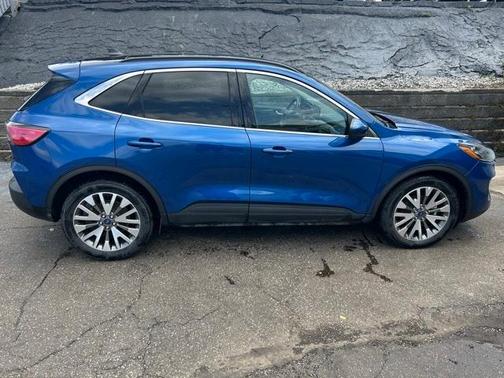 2022 Ford Escape Titanium Hybrid
