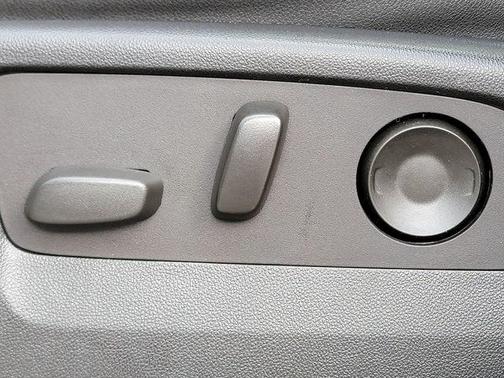 White Frost Tri-Coat 2022 GMC Yukon SLT