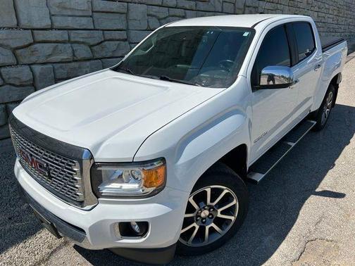 Summit White 2019 GMC Canyon Denali