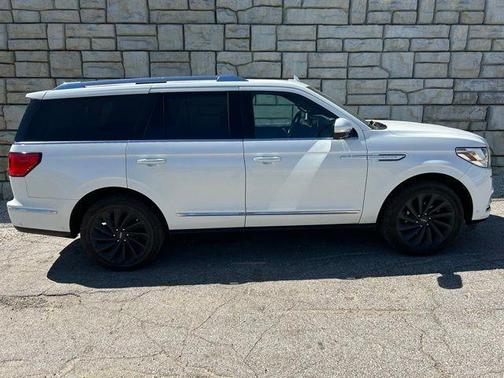 Pristine White 2021 Lincoln Navigator Reserve