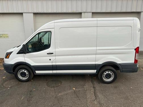 2015 Ford Transit-250 130 WB Medium Roof Cargo