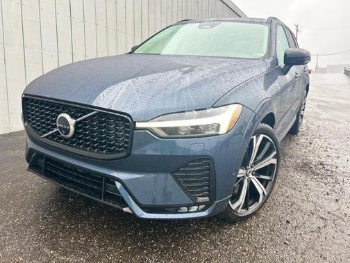 2023 Volvo XC60 B6 Ultimate Dark Theme