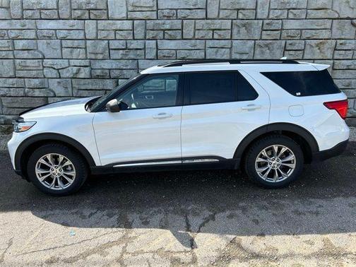 Star White 2023 Ford Explorer XLT