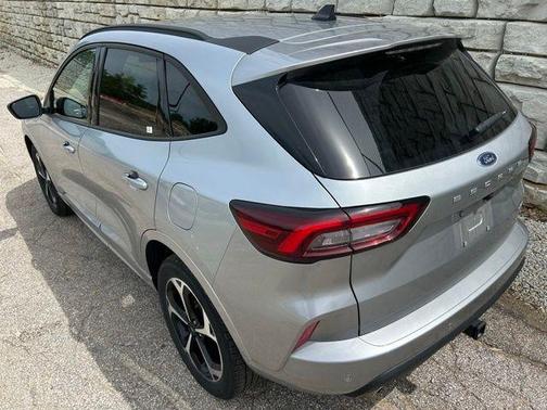 Iconic Silver Metallic 2023 Ford Escape ST-Line Select
