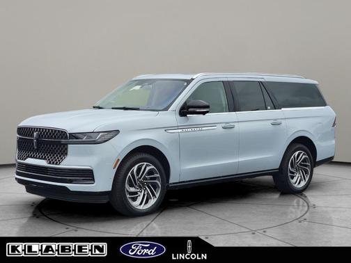 Crystal White Metallic 2025 Lincoln Navigator L Reserve
