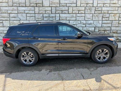 Agate Black Metallic 2023 Ford Explorer XLT