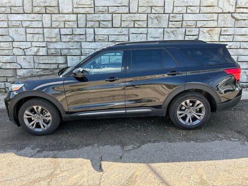 Agate Black Metallic 2023 Ford Explorer XLT