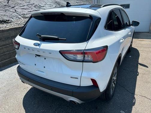 2020 Ford Escape Titanium Hybrid