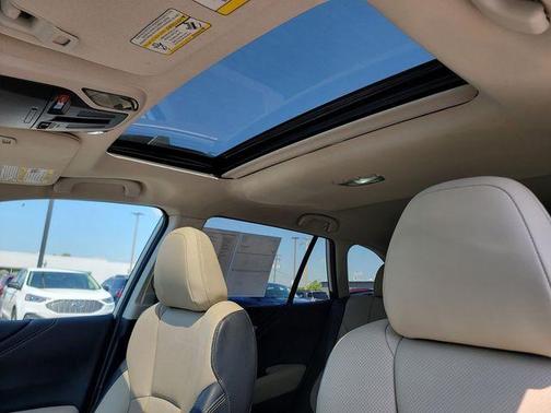 Crystal White Pearl 2022 Subaru Outback Limited