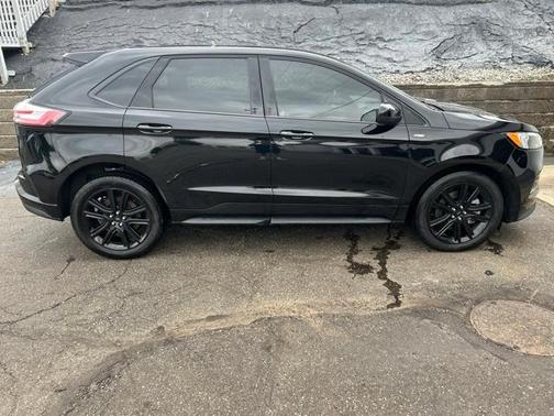 2022 Ford Edge ST Line