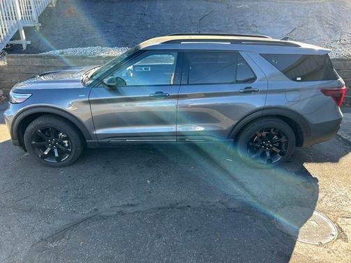 2022 Ford Explorer ST-Line