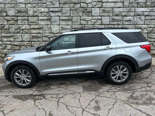 Iconic Silver Metallic 2023 Ford Explorer XLT