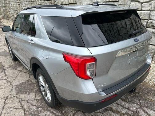 Iconic Silver Metallic 2023 Ford Explorer XLT