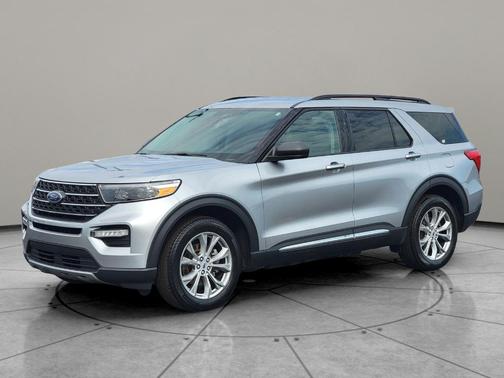 Iconic Silver Metallic 2023 Ford Explorer XLT