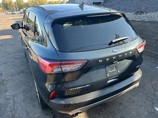 2022 Ford Escape Titanium Hybrid