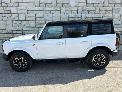 Oxford White 2023 Ford Bronco Outer Banks