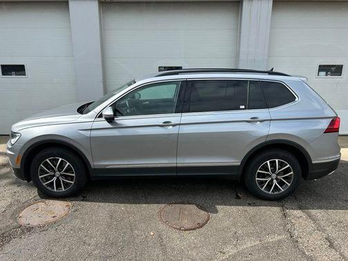 Pyrite Silver Metallic 2020 Volkswagen Tiguan 2.0T SE