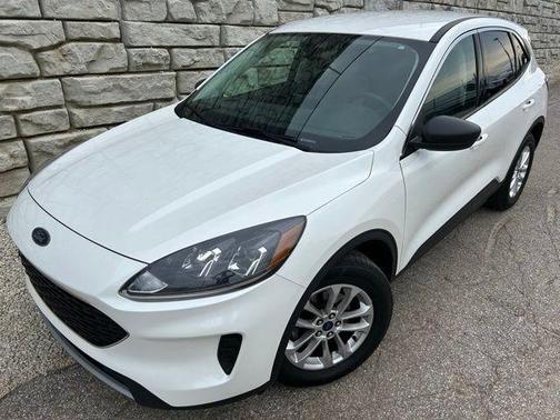 Star White 2022 Ford Escape SE