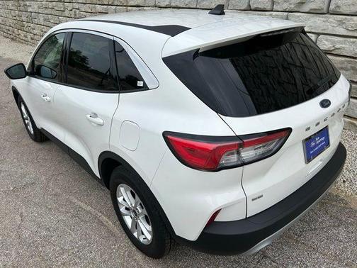 Star White 2022 Ford Escape SE