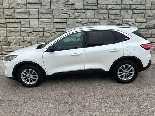 Star White 2022 Ford Escape SE