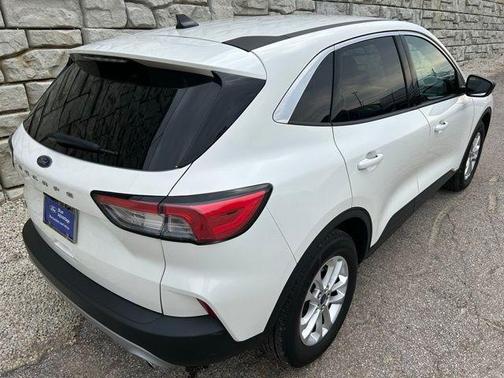 Star White 2022 Ford Escape SE
