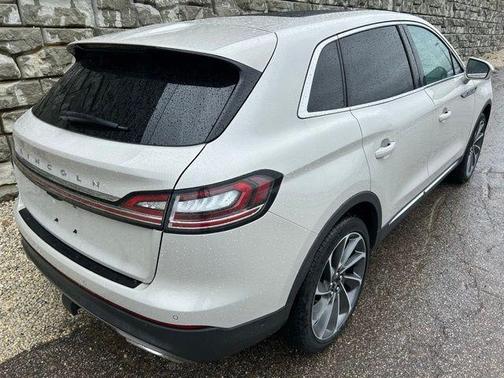 Ceramic Pearl Metallic Tinted Clearcoat 2023 Lincoln Nautilus Reserve