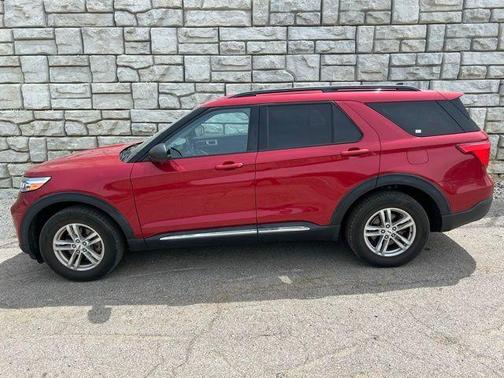 Rapid Red Metallic Tinted Clearcoat 2023 Ford Explorer XLT
