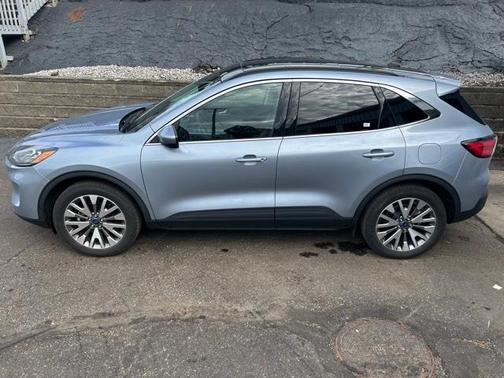 2022 Ford Escape Titanium