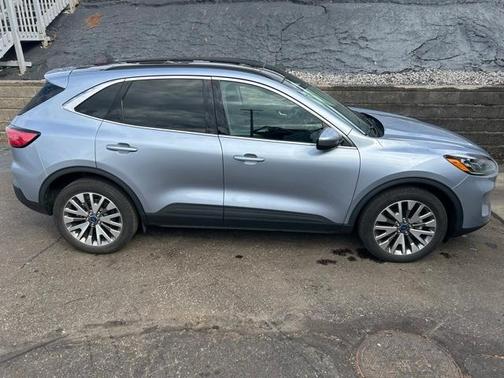 2022 Ford Escape Titanium