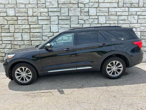 Agate Black Metallic 2023 Ford Explorer XLT