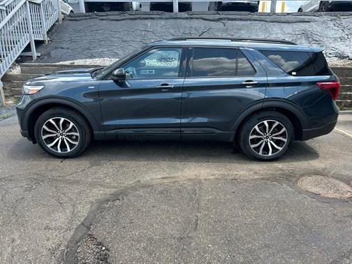 2022 Ford Explorer ST-Line
